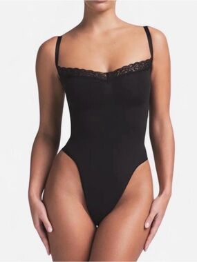 SKIMS Seamless Sculpt Lace Thong
Bodysuit | Color: Onyx